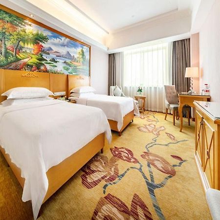 Vienna Hotel Banxuegang Road Shenzhen Bagian luar foto
