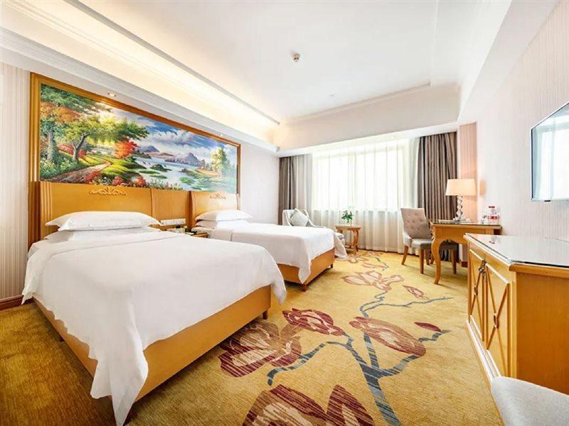Vienna Hotel Banxuegang Road Shenzhen Bagian luar foto