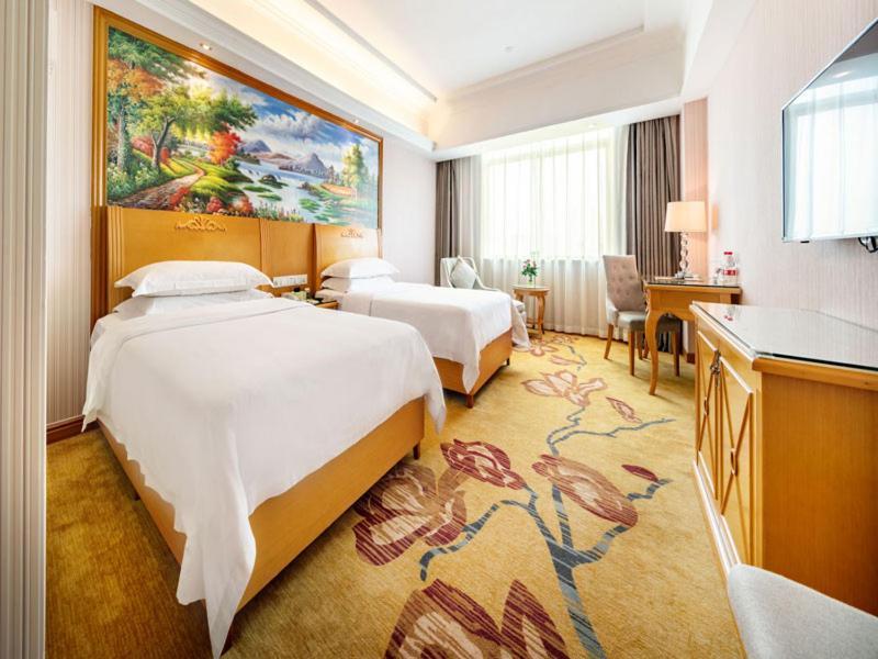 Vienna Hotel Banxuegang Road Shenzhen Bagian luar foto