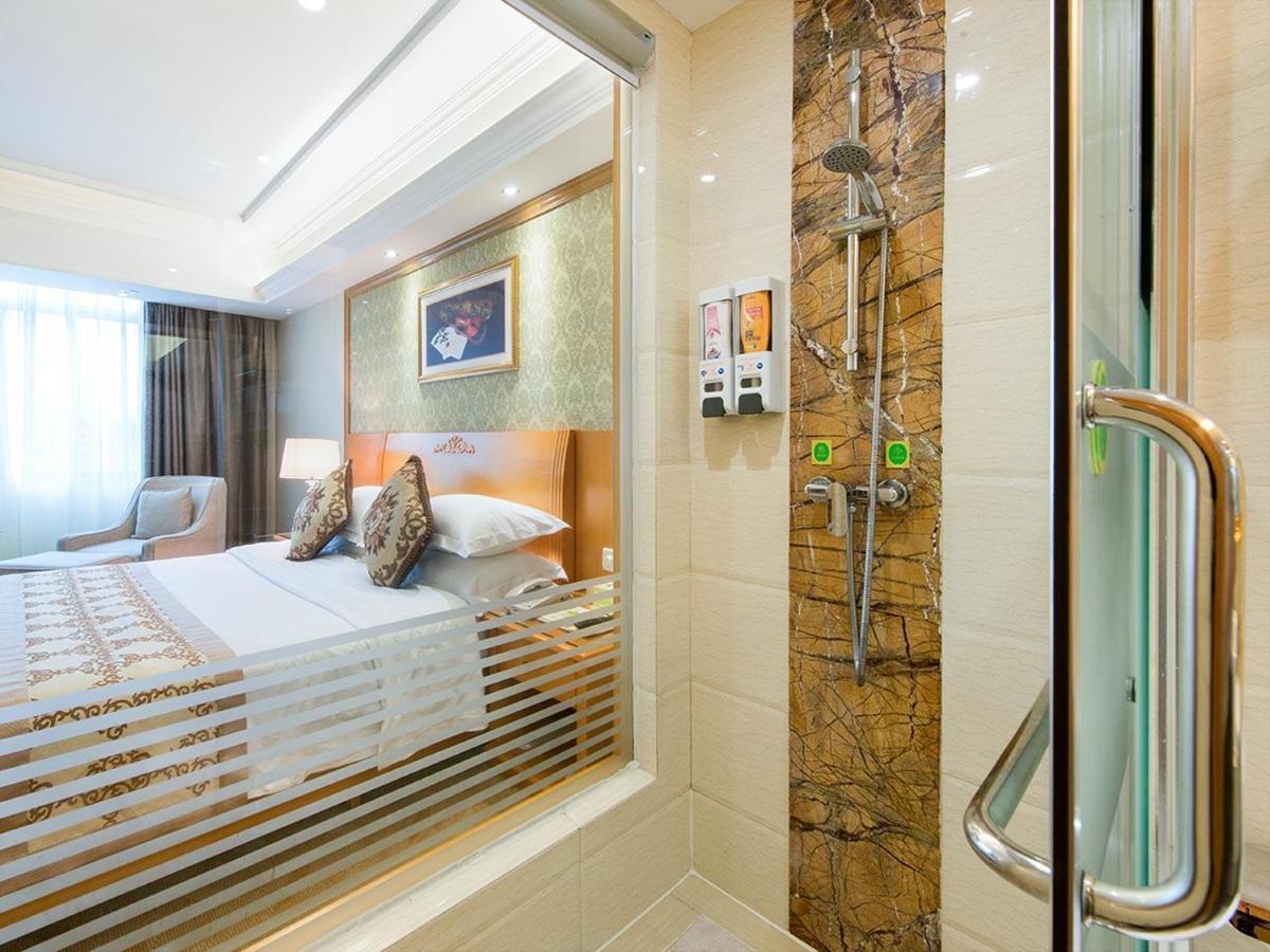 Vienna Hotel Banxuegang Road Shenzhen Bagian luar foto