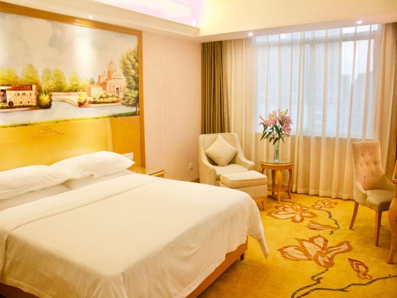 Vienna Hotel Banxuegang Road Shenzhen Bagian luar foto