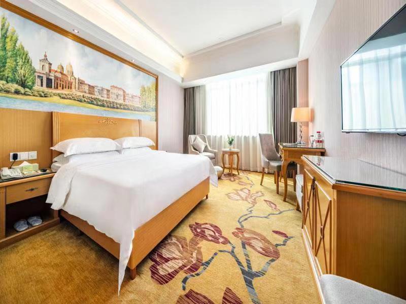 Vienna Hotel Banxuegang Road Shenzhen Bagian luar foto