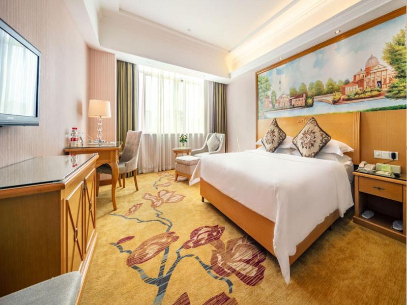 Vienna Hotel Banxuegang Road Shenzhen Bagian luar foto