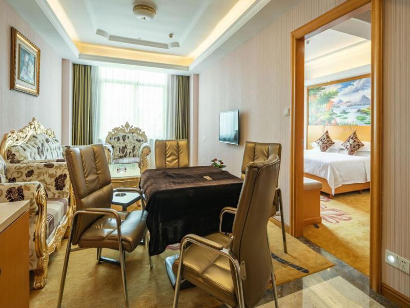 Vienna Hotel Banxuegang Road Shenzhen Bagian luar foto