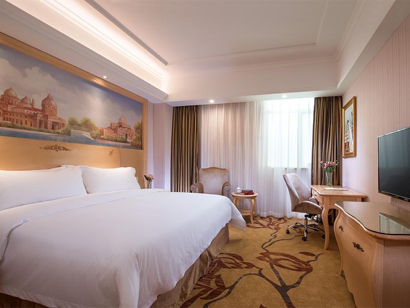 Vienna Hotel Banxuegang Road Shenzhen Bagian luar foto
